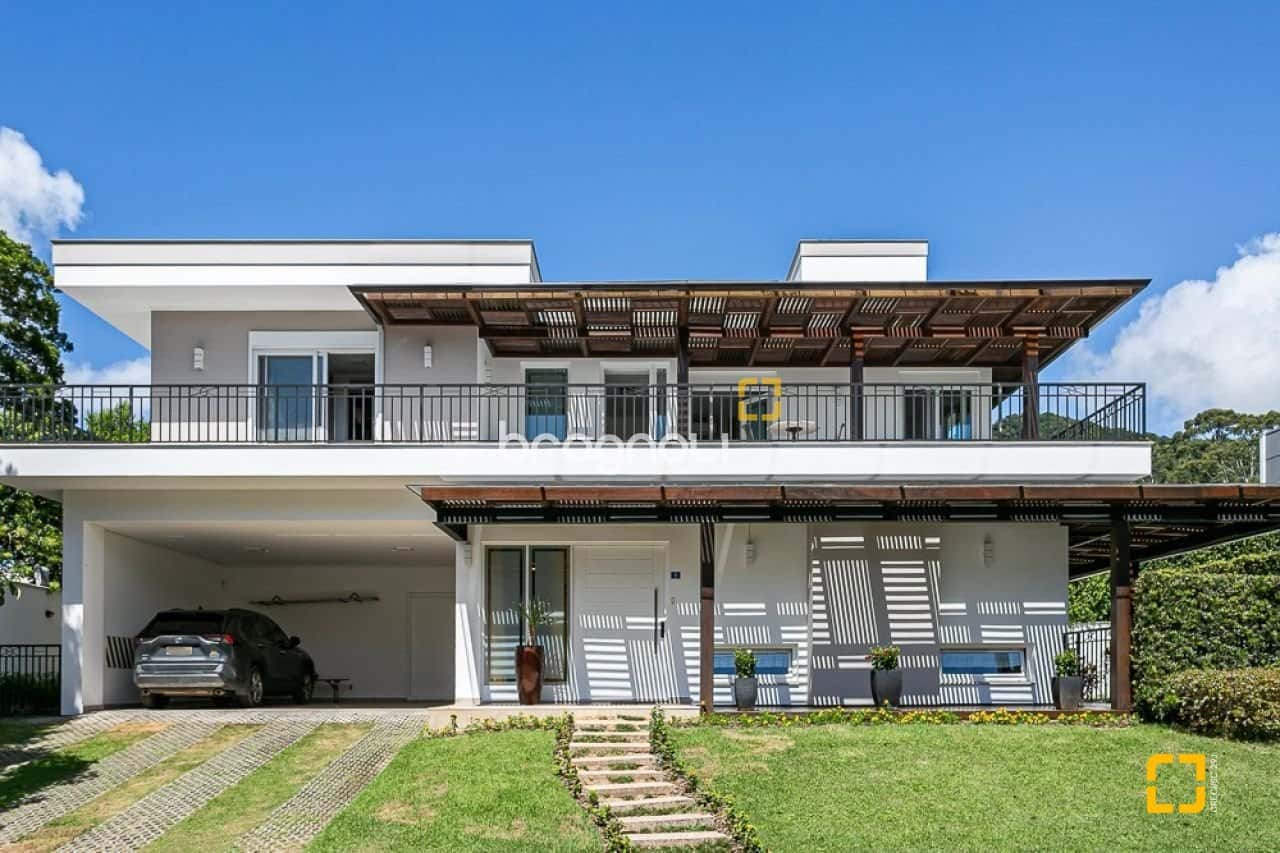 Casa Completa em Condomínio Fechado - 3 Suítes, Vista e Alto Padrão no Porto da Lagoa com acesso exc — foto principal
