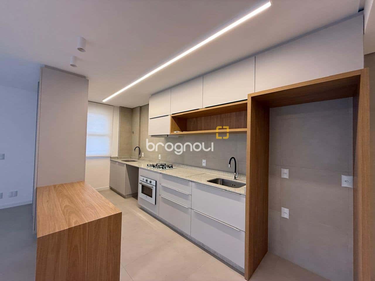 Studio mobiliado com 41 m², 1 vaga, no Centro de Florianópolis — foto principal