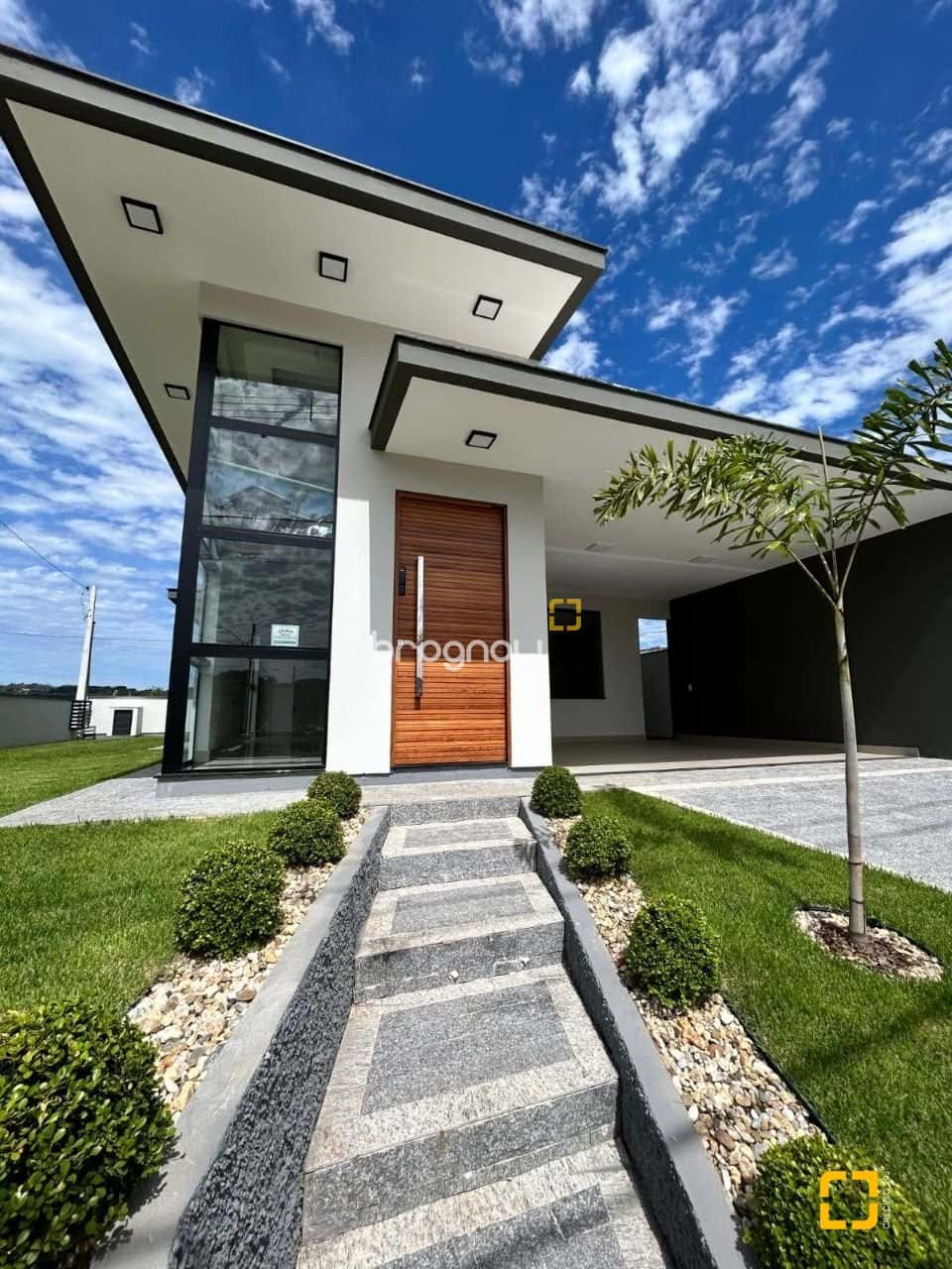Casa 3 Dormitórios (1 suíte) no Loteamento Novo Horizonte em São José — foto principal