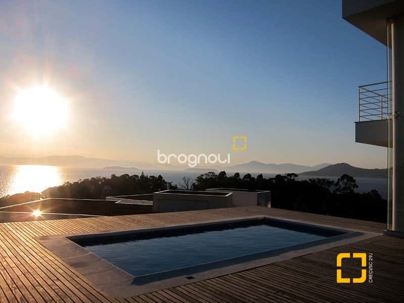 Casa com 718,78m², 3 dormitórios, 3 Suítes no Cacupé em Florianópolis — foto principal