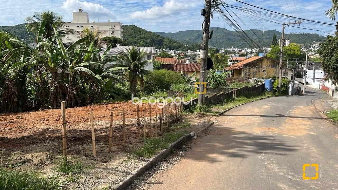 2 Terreno com 1350,40m² no Itacorubi com viabilidade de construção — foto principal