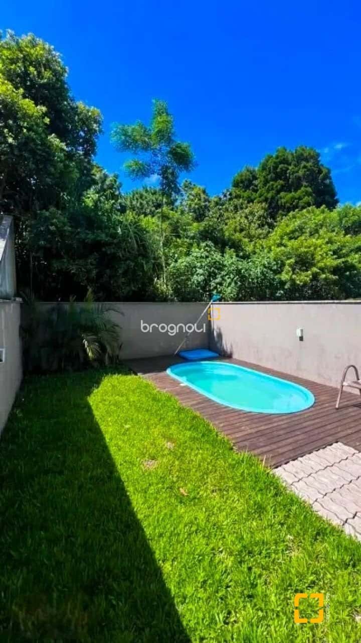 Sobrado com 3 Quartos à venda, 101m² - Ingleses do Rio Vermelho — foto principal