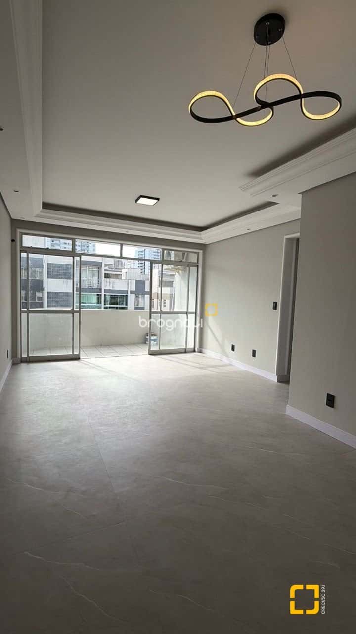 Vendo Apartamento com 2 quartos sendo 1 suíte - closet no bairro Kobrasol em São José — foto principal