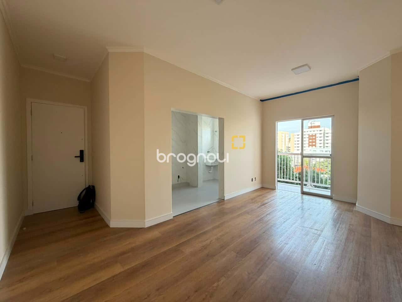 Apartamento de 02 dormitórios no bairro Estreito em Florianópolis / SC — foto principal