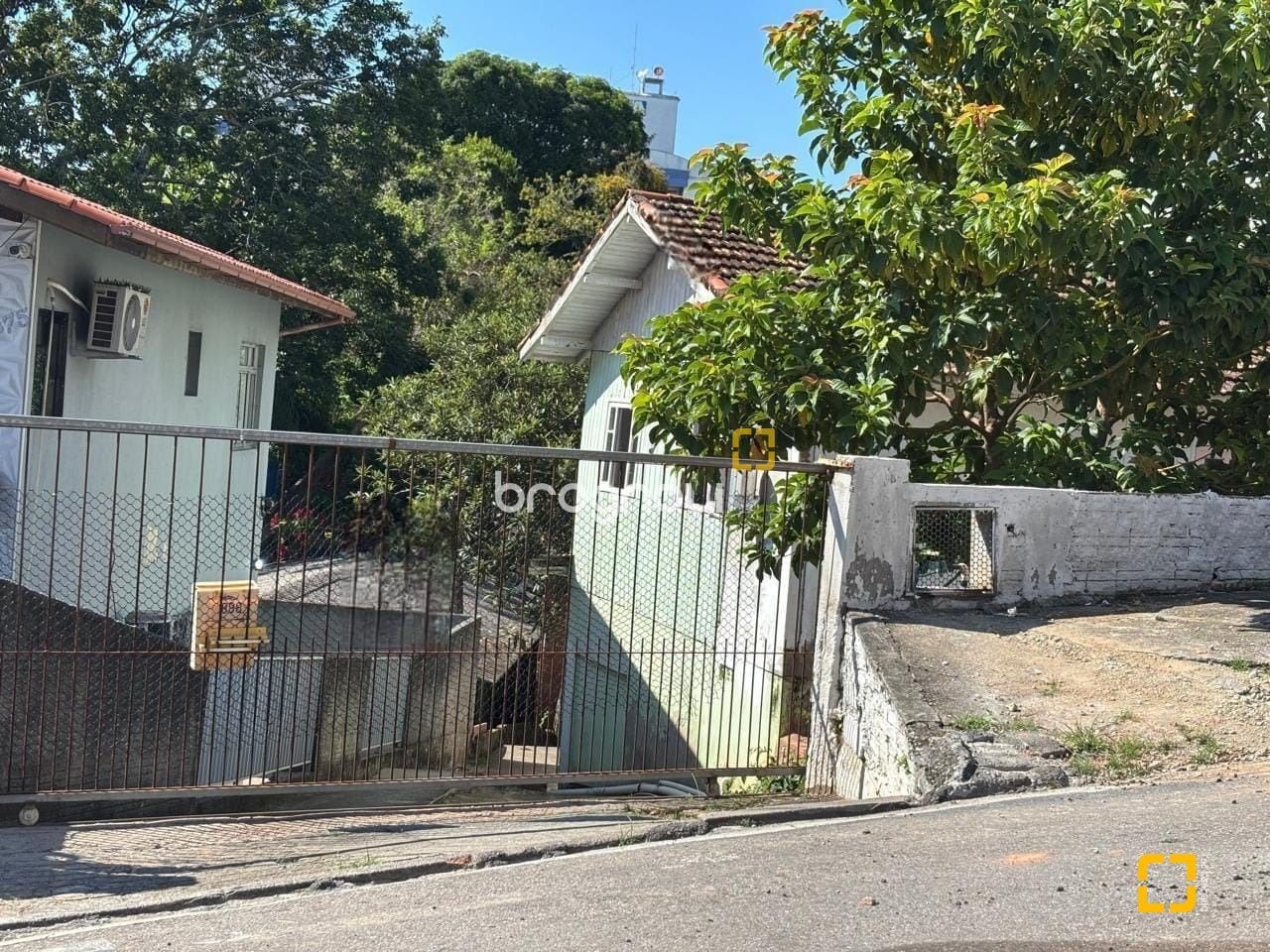Terreno à venda em Capoeiras, Florianópolis/SC — foto principal