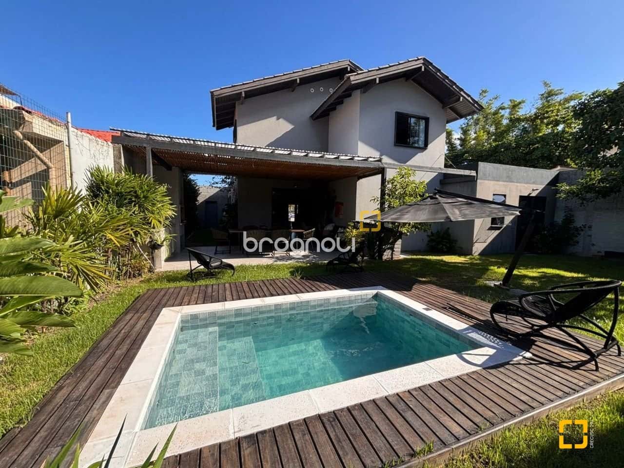 Casa Residencial com 315m², 4 suítes, 4 vagas, no bairro Jurerê Internacional em Florianópolis — foto principal