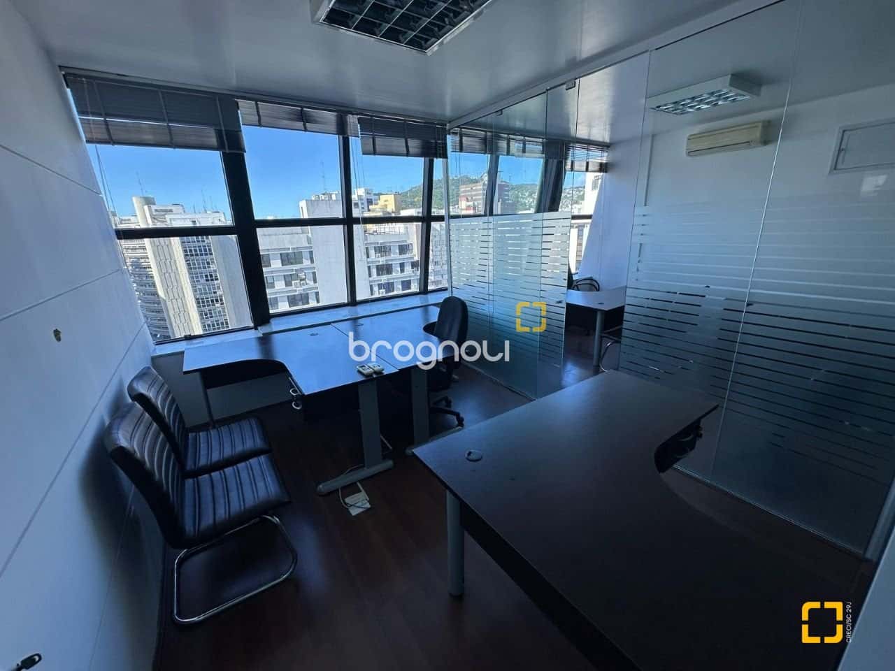 Sala Comercial no centro em Florianópolis SC — foto principal