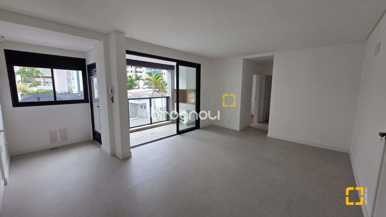 APARTAMENTO DE 2 DORMS COM SUÍTE- SACADA COM CHURRASQUEIRA- CENTRO DE FLORIANÓPOLIS — foto principal
