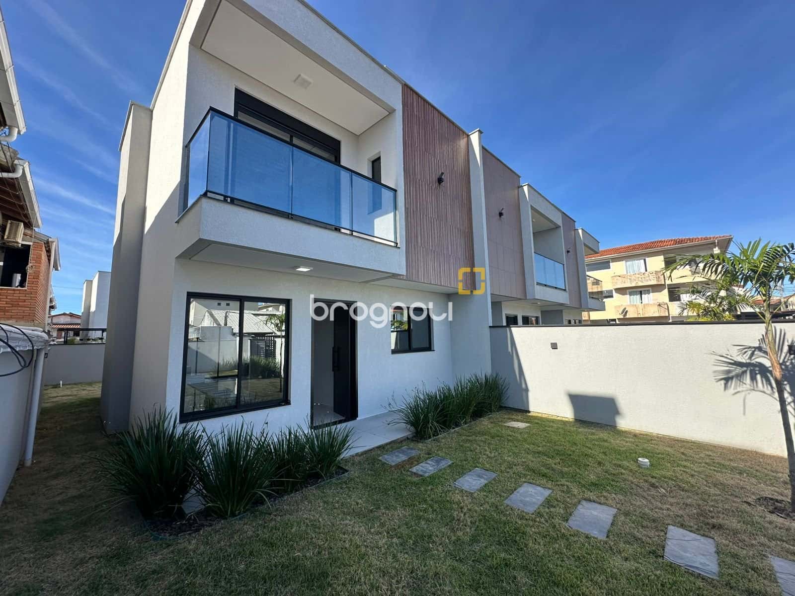 Brognoli Vende - Sobrado com 4 dormitórios nos Ingleses — foto principal