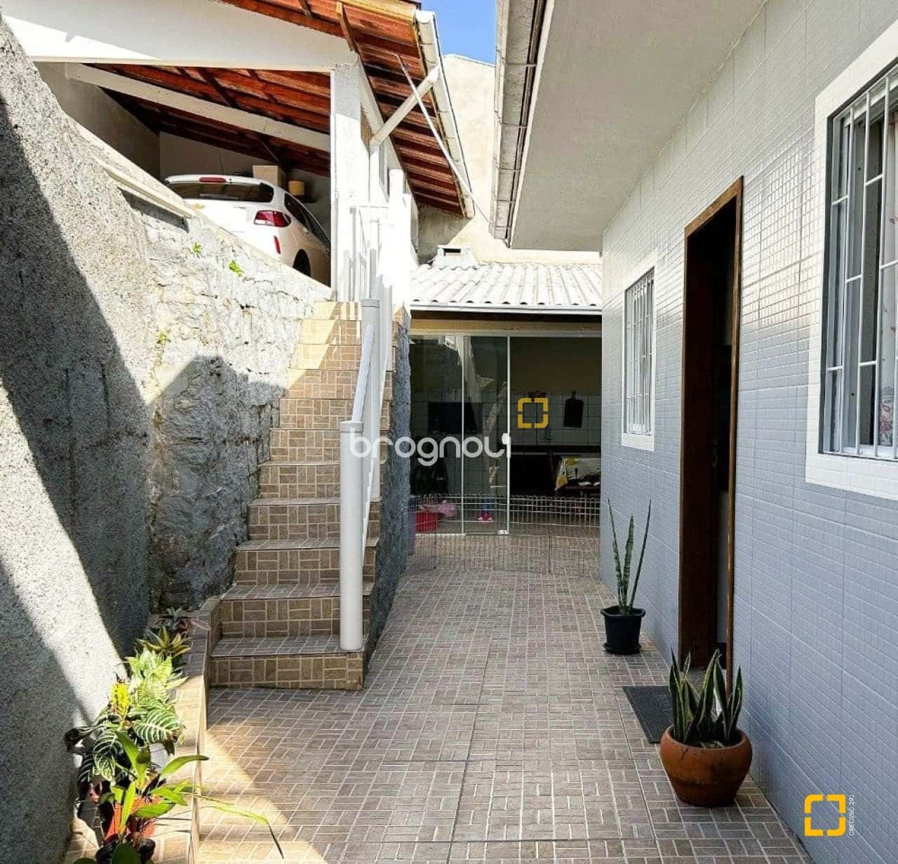 Casa à venda, Costeira do Pirajubaé; 3 quartos (suíte). — foto principal