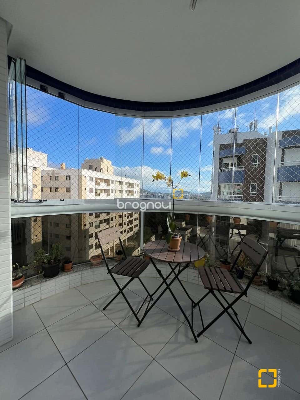 Apartamento à venda com 3 quartos, 1 suíte, sacada com churrasqueira, no Itacorubi, em Florianópolis. — foto principal
