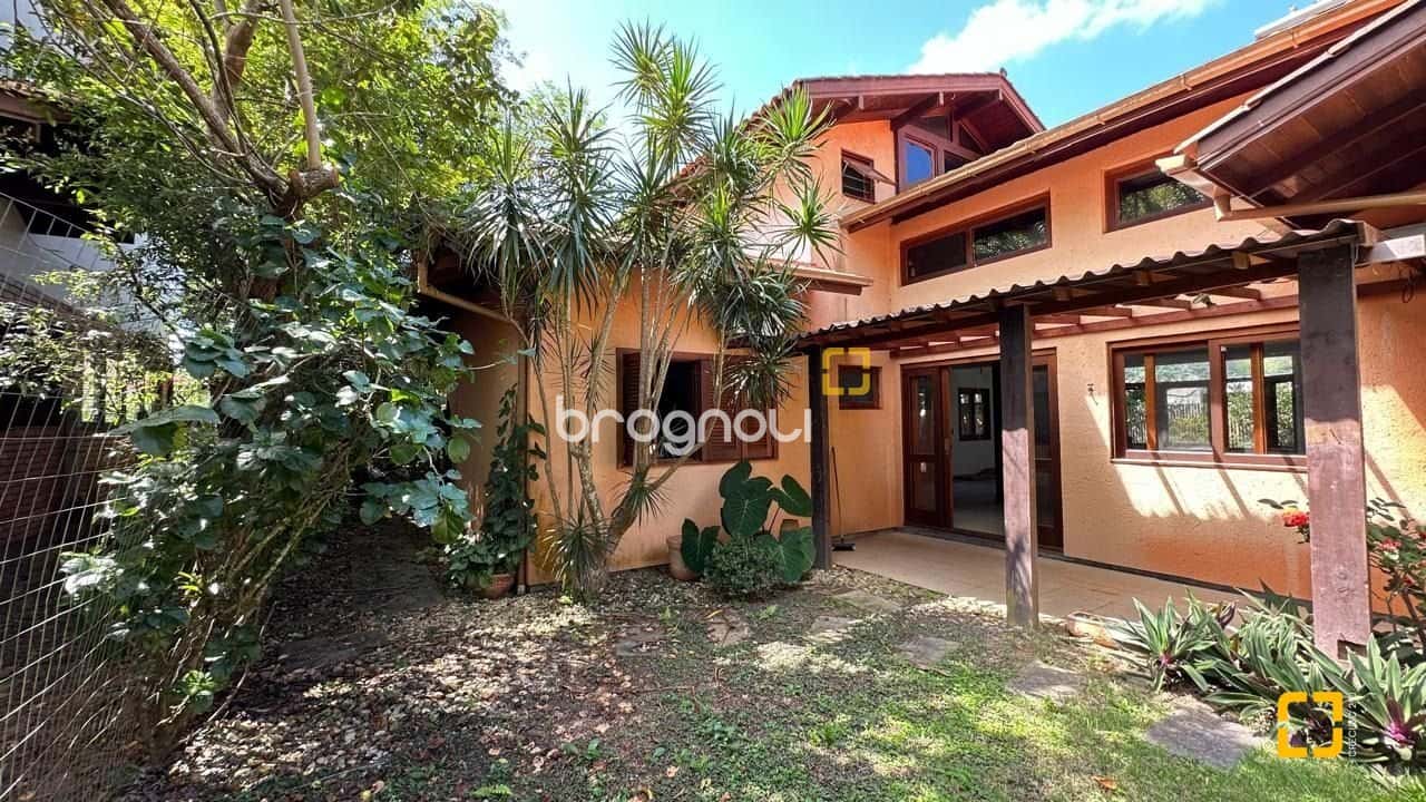 Casa 5 suítes no condominio Jardim Rio Tavares em Florianópolis — foto principal