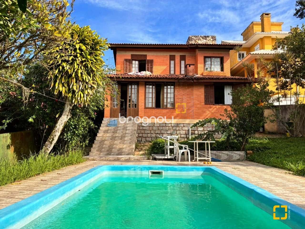 Casa com Piscina e 557 m² de Terreno em Localização Exclusiva no Cacupé - Florianópolis — foto principal