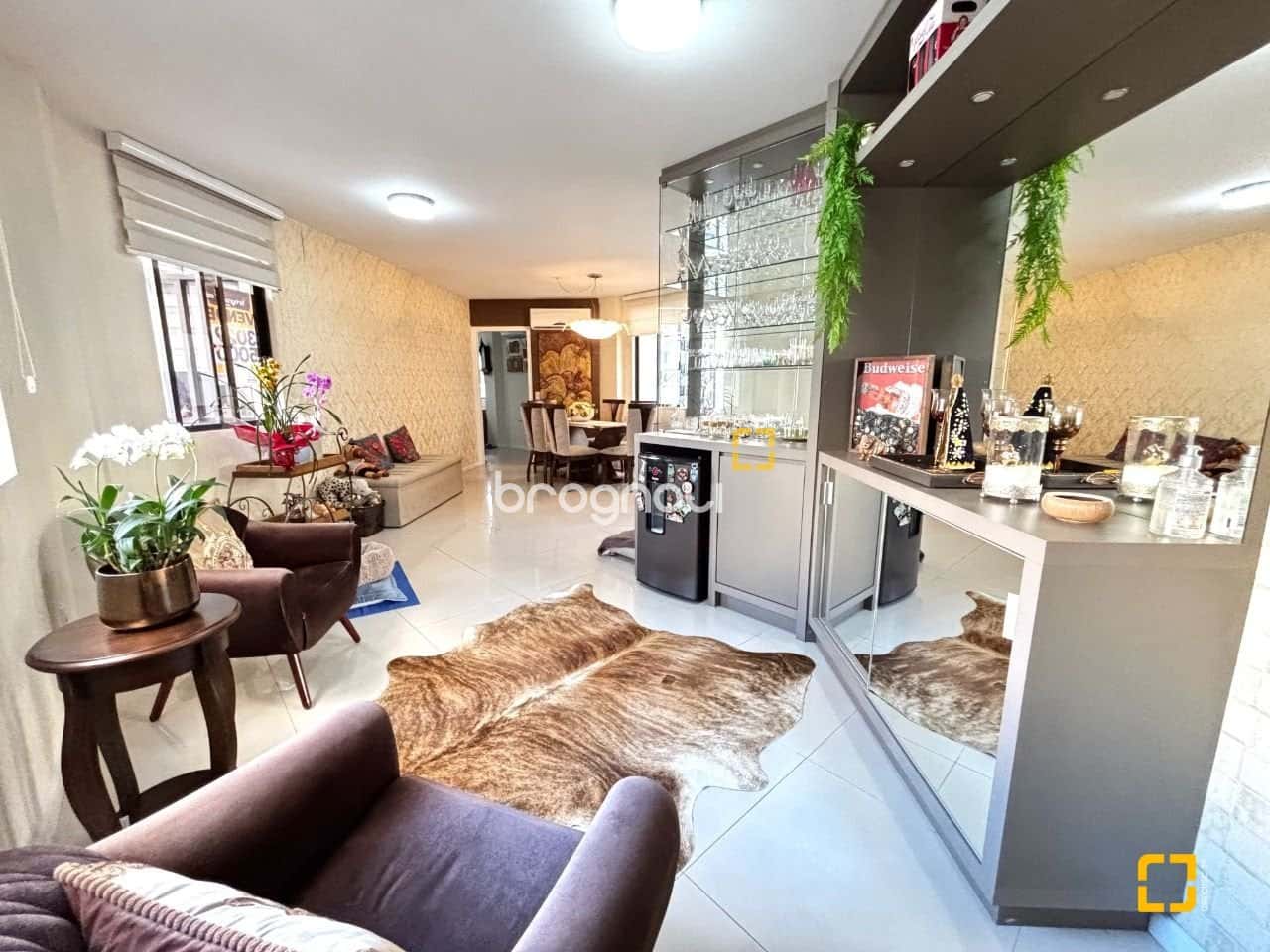 Apartamento à venda na Beira Mar Norte, 3 dormitórios (sendo 1 suíte) com 2 vagas de garagem — foto principal