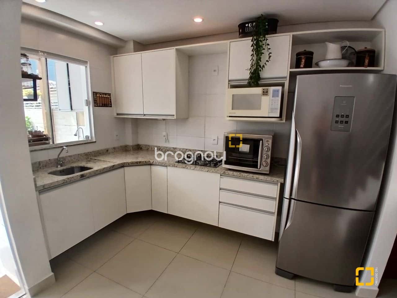 Brognoli Vende - Casa com 2 suítes no Ribeirão da Ilha — foto principal