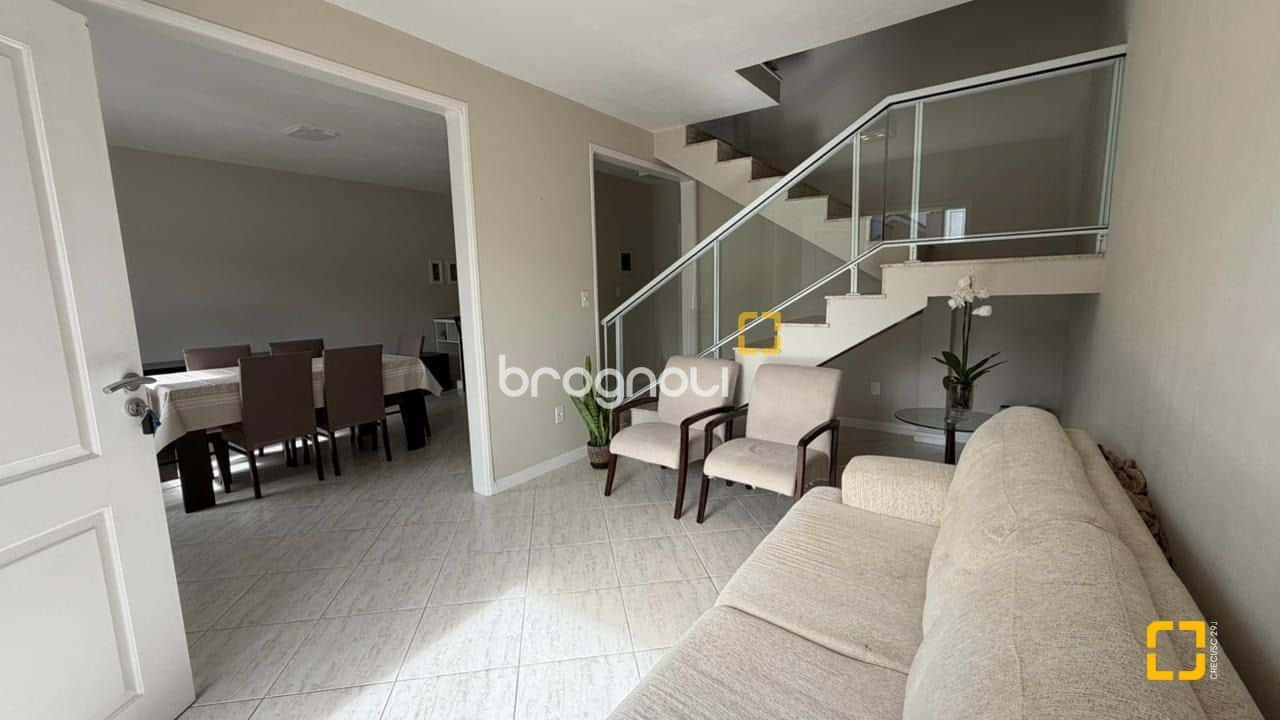 Três Casas num Terreno de 707 m² na Cachoeira do Bom Jesus — foto principal