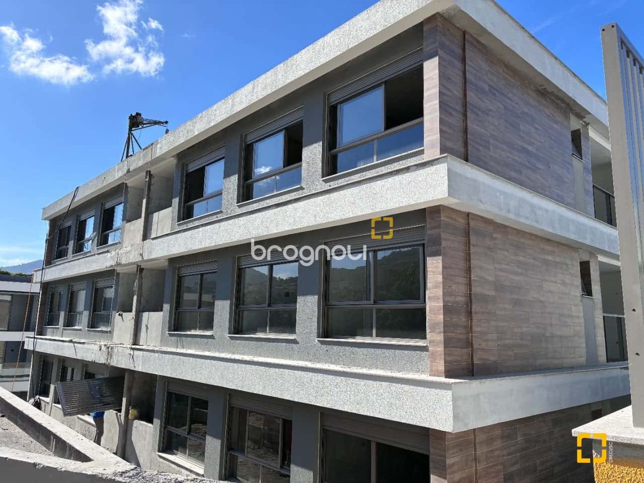 Apartamento a venda com 2 Dormitórios sendo uma Suíte — foto principal