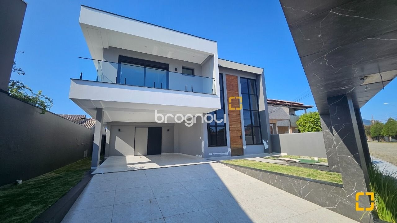 Casa à venda em Carianos, Florianópolis/SC — foto principal