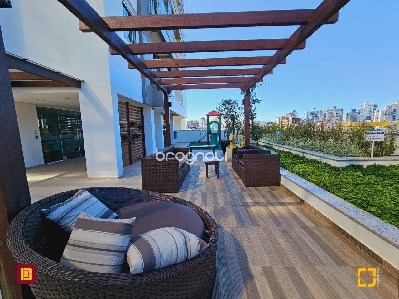 Apartamento à venda em Roçado, São José/SC — foto principal