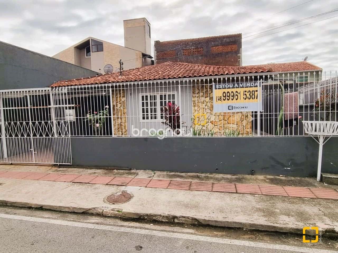 Casa com quatro quartos no Bela Vista I SJ. — foto principal
