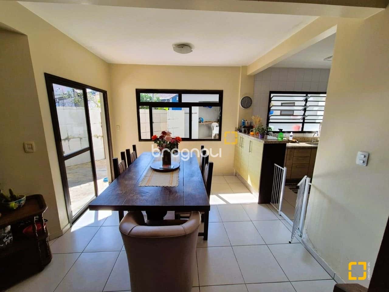 Casa venda com 4 Dormitórios 2 Suítes Vista Mar na Agronômica Florianópolis — foto principal