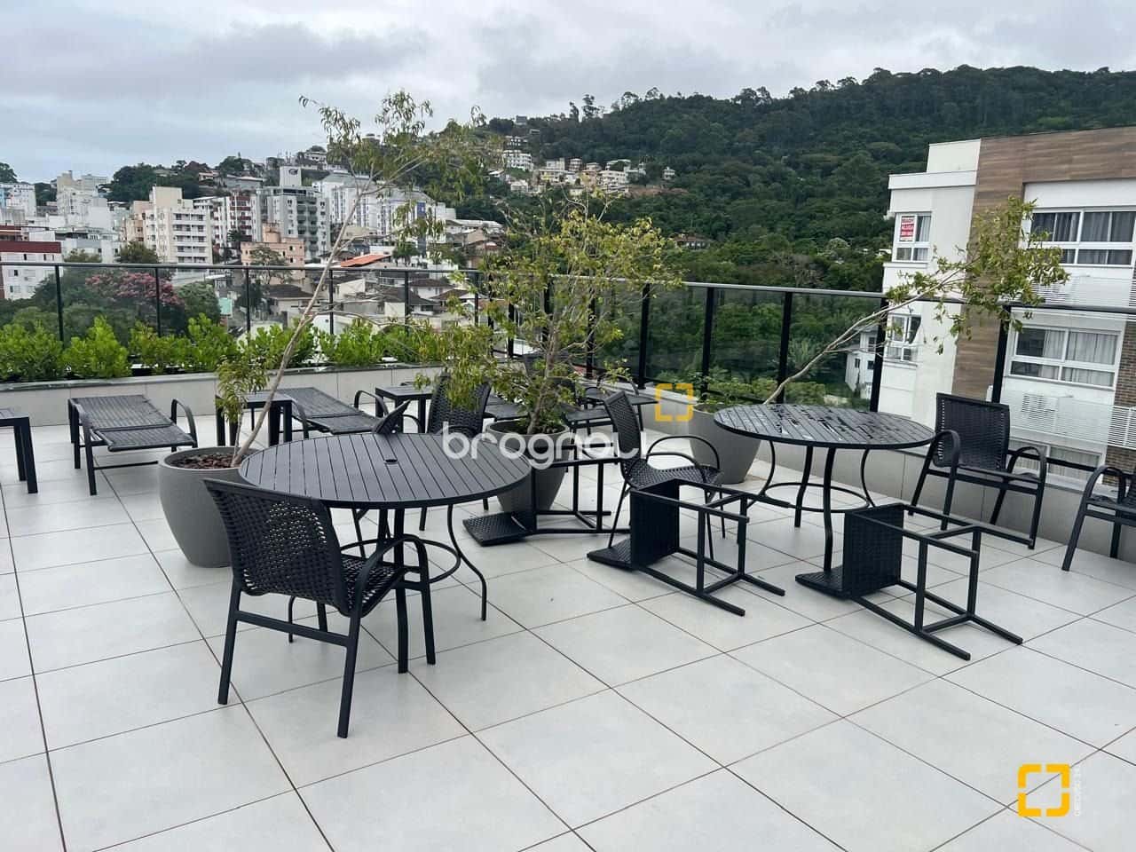 Apartamento com Suíte + Lavabo + vaga livre na Trindade - ao lado da UFSC! — foto principal