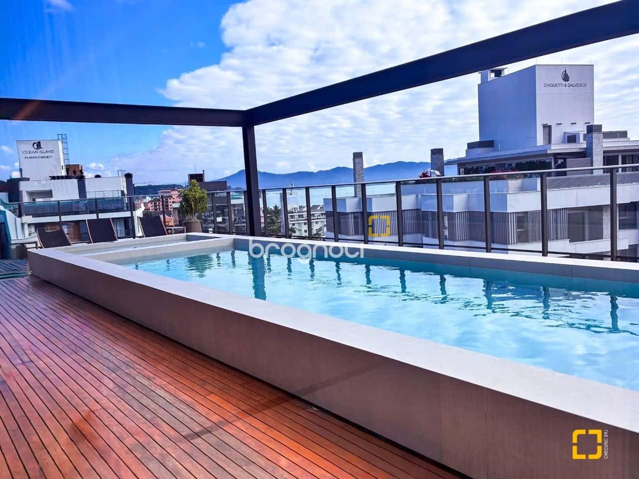 Apartamento com 3 suítes e alto padrão a poucos metros da praia no Pátio Jurerê - Jurerê Internacion — foto principal