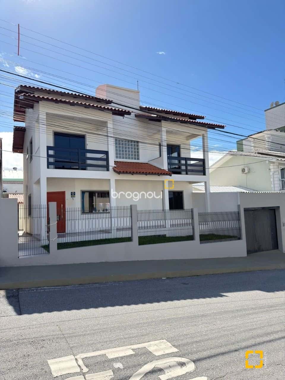 Brognoli Vende Casa no bairro Ipiranga em São José-SC — foto principal