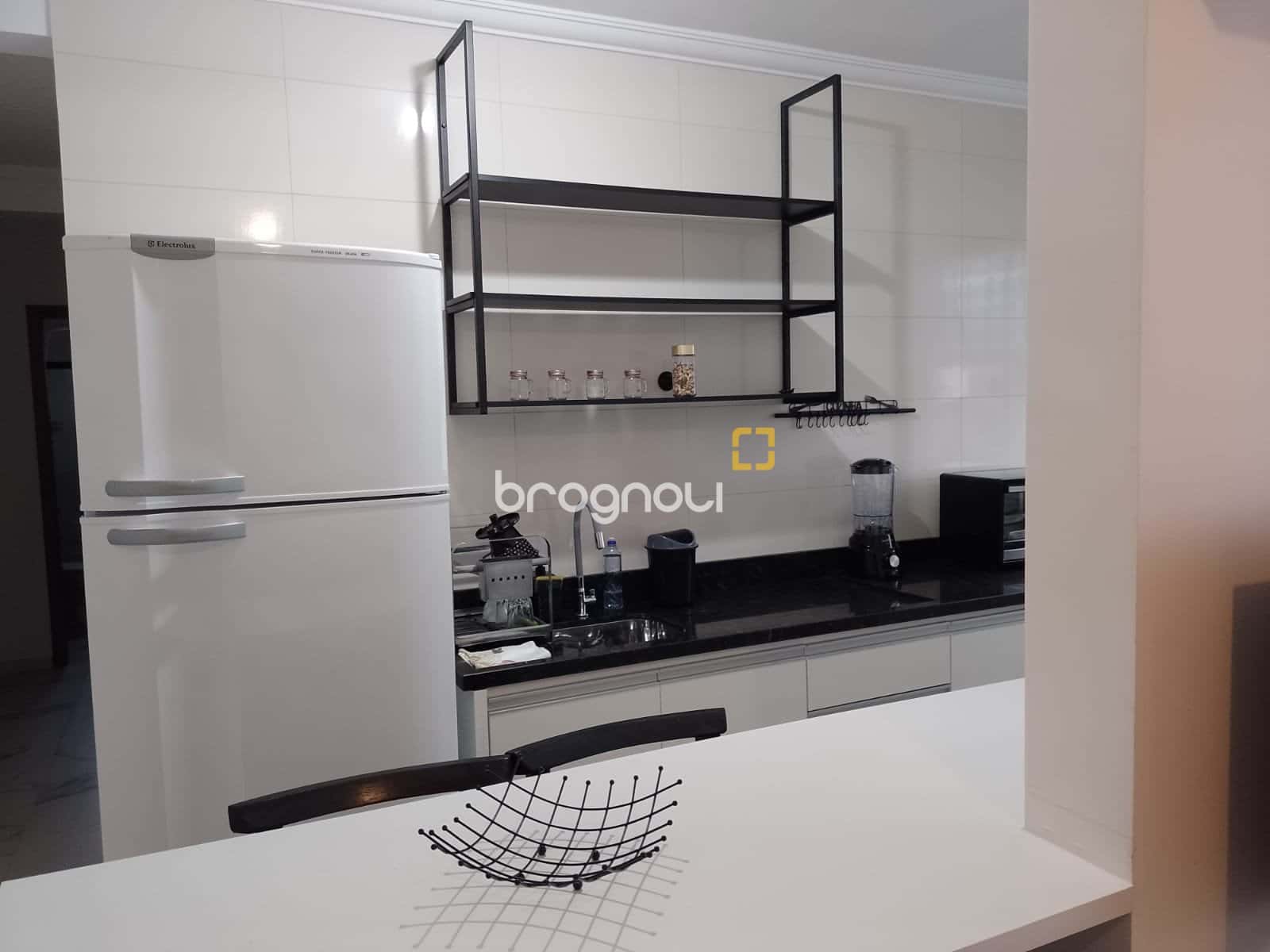 Apartamento 2 dormitórios. sendo 1 suíte nos Ingleses — foto principal