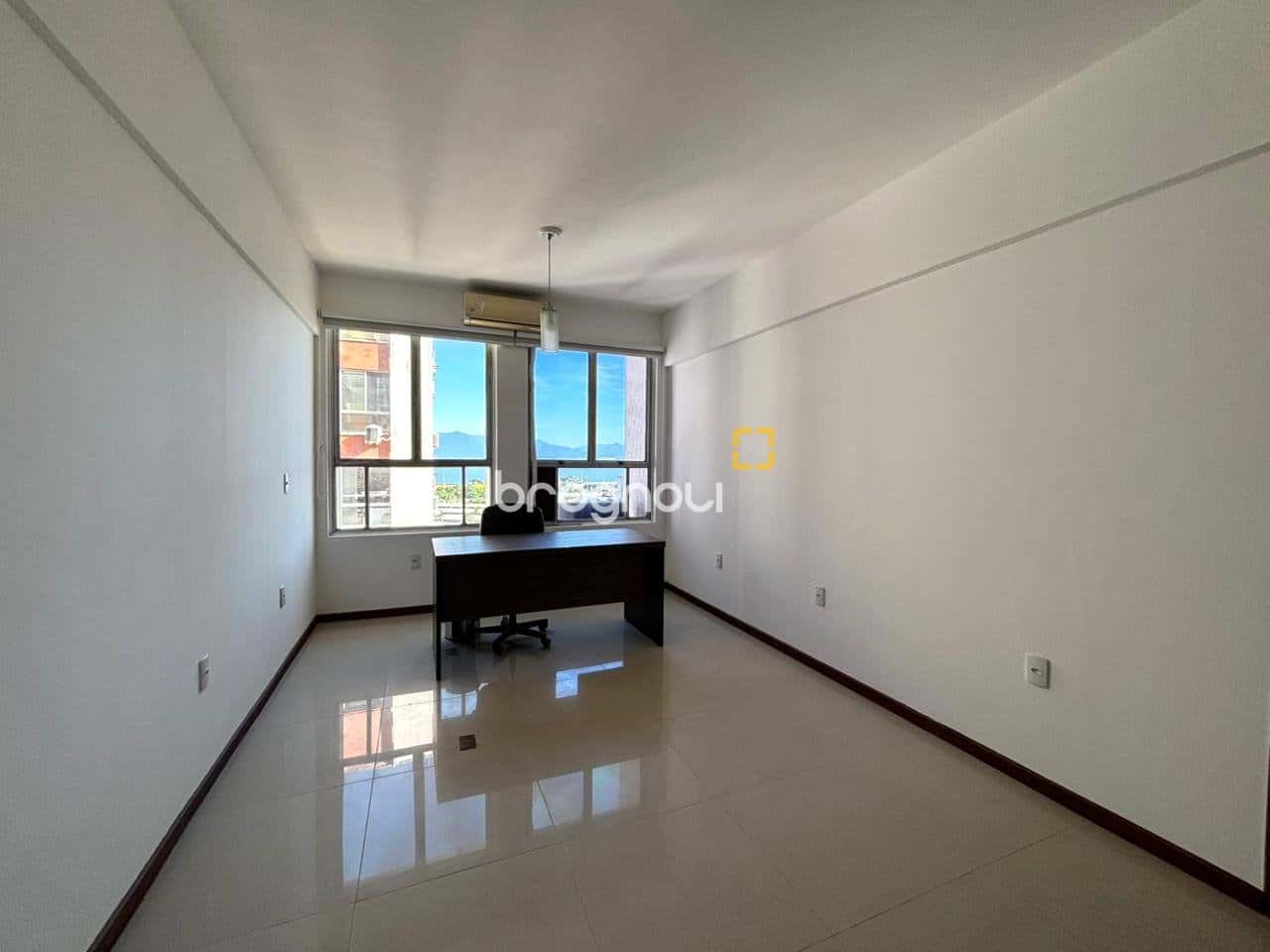 Sala comercial à venda no centro de Florianópolis/SC — foto principal