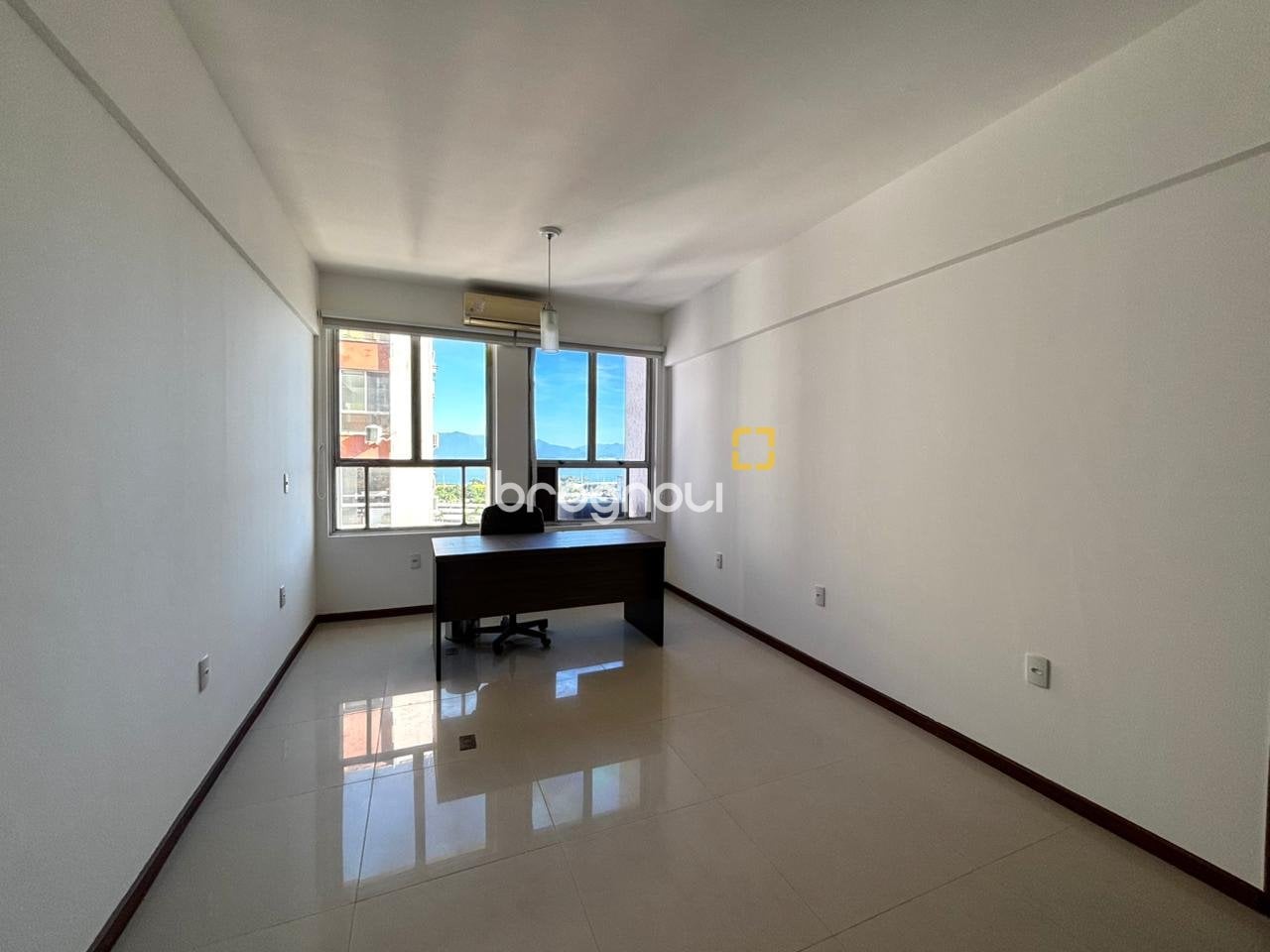 Sala Comercial à venda em Centro, Florianópolis/SC — foto principal