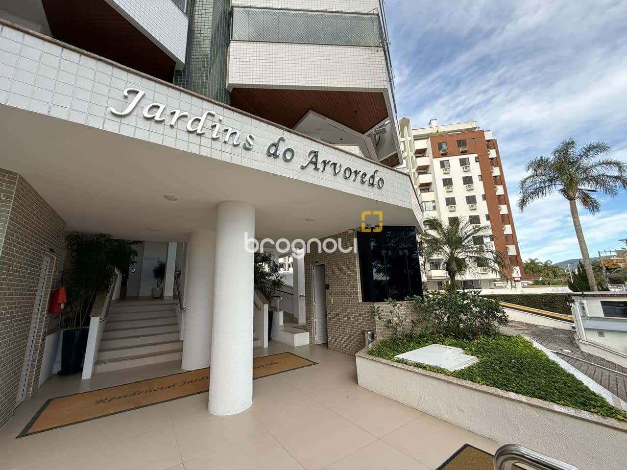 Apartamento com 110 m² privativos, 4 dormitórios, vista para o mar e lazer completo, João Paulo/ Florianópolis — foto principal