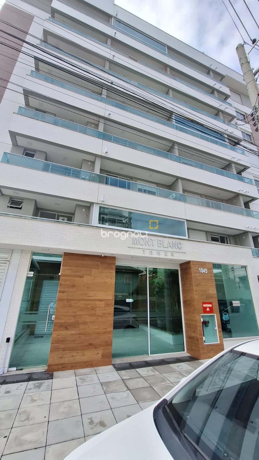 Studio à venda com 42m2 privativos, semi mobiliado, de frente, com sacada e 1 vaga de garagem - bairro Estreito - Florianópolis — foto principal