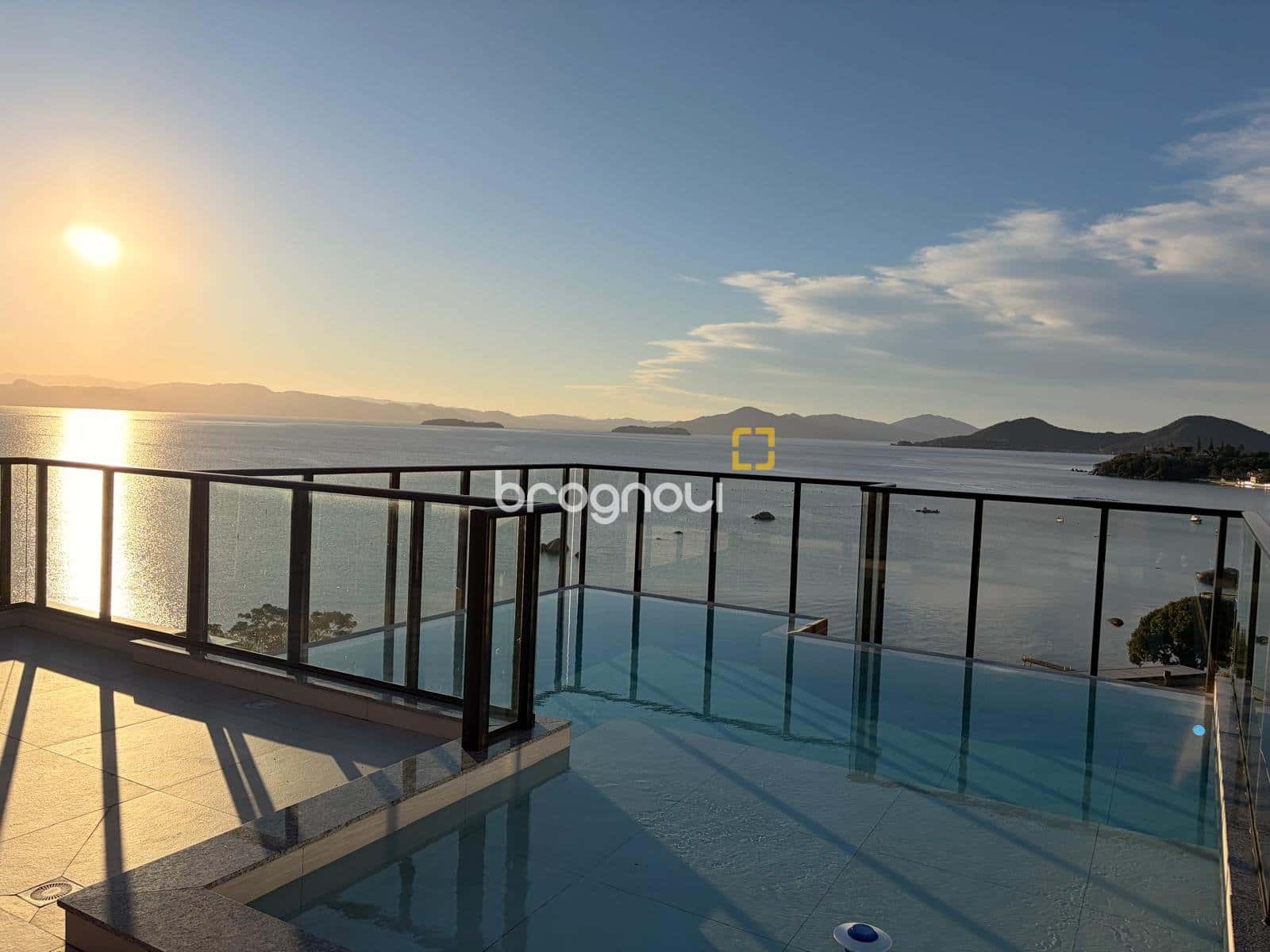 Apartamento de 2 quartos a venda em Cacupé, com vista para o Mar. — foto principal