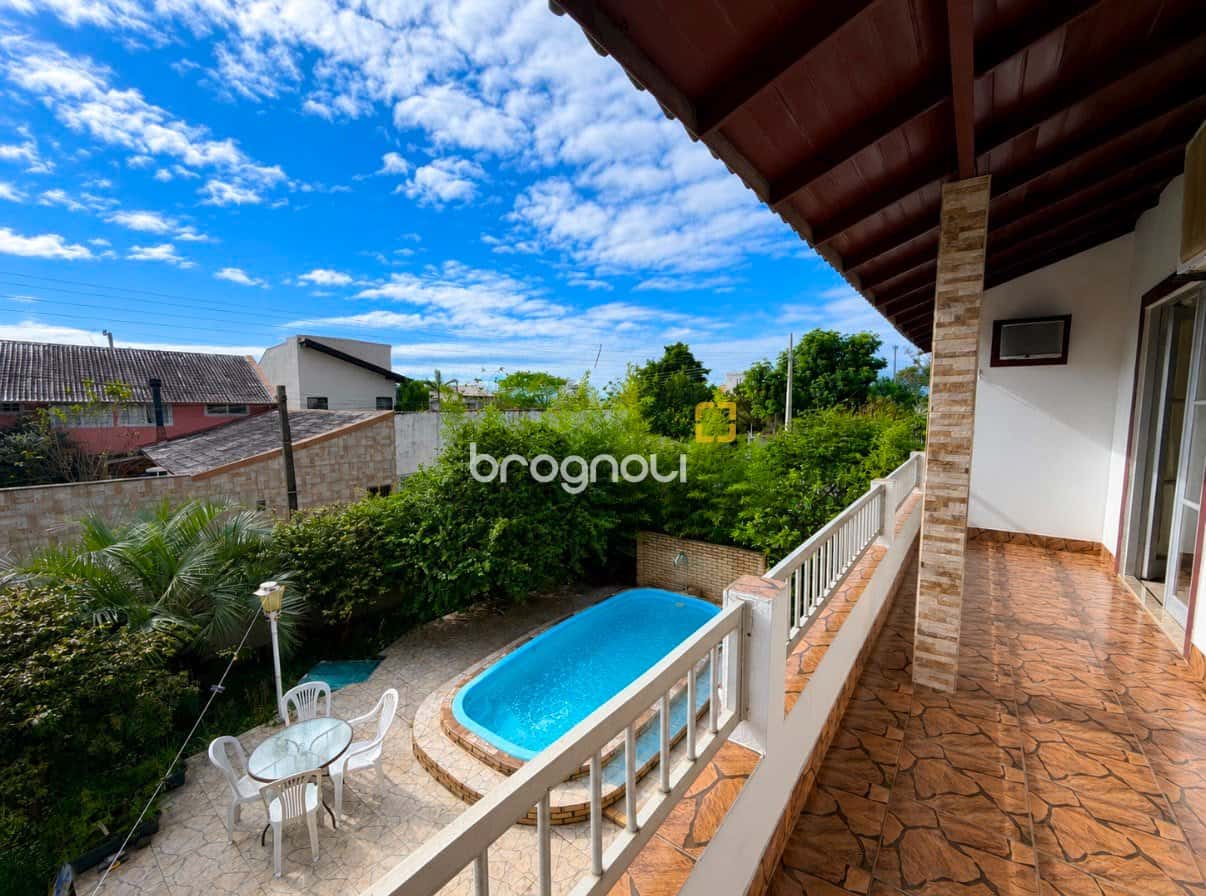 Casa com Escritura Pública, estúdio, espaço multiuso e piscina no Rio Tavares – Florianópolis/SC — foto principal