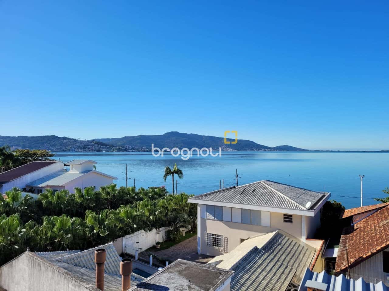 Apartamento de 3 quartos em Coqueiros com vista para o mar — foto principal