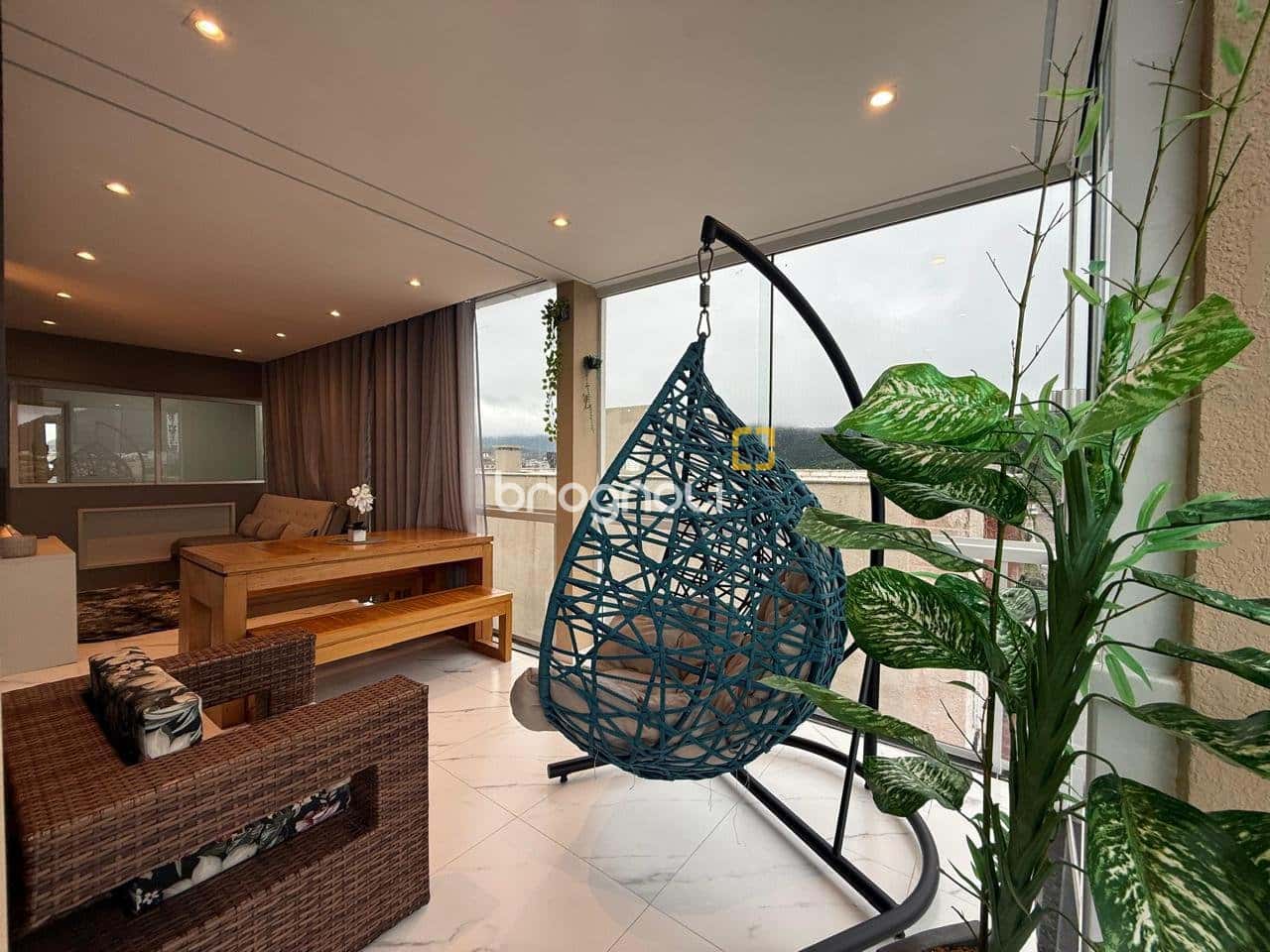 Imóvel 91868 BROGNOLI VENDE - Cobertura finamente decorada com vista panorâmica a 600 metros do mar. — foto principal