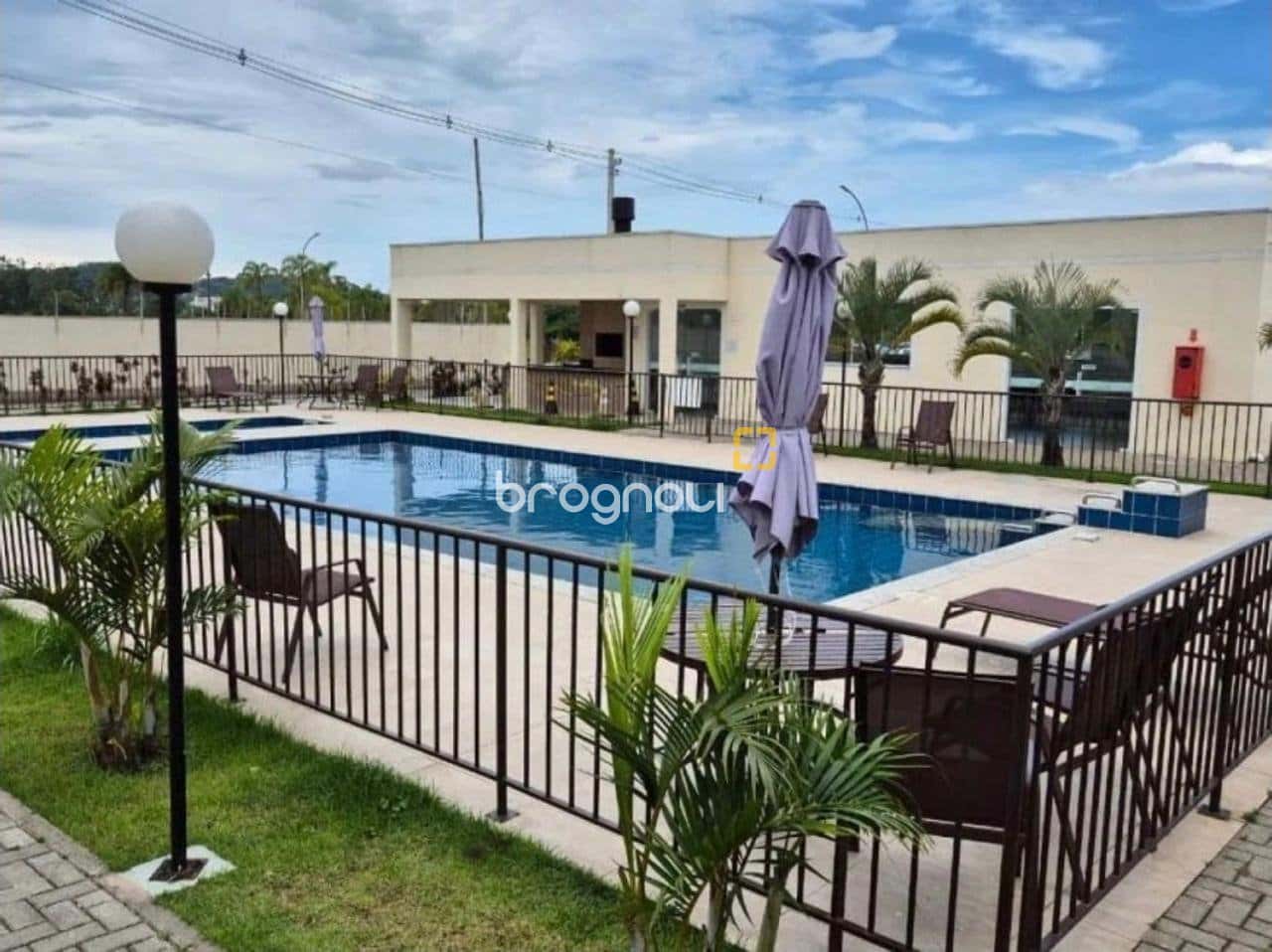 Apartamento á venda com 2 dormitórios, bairro Sertão do Maruim em São José/SC. — foto principal
