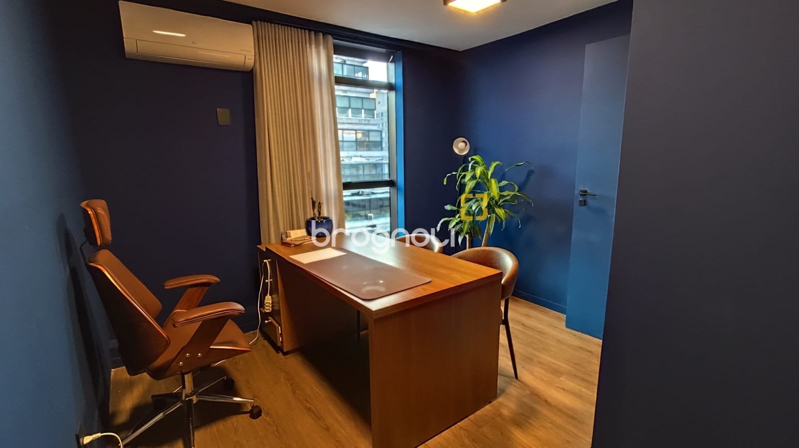 Sala Comercial à venda em Centro, Florianópolis/SC — foto principal