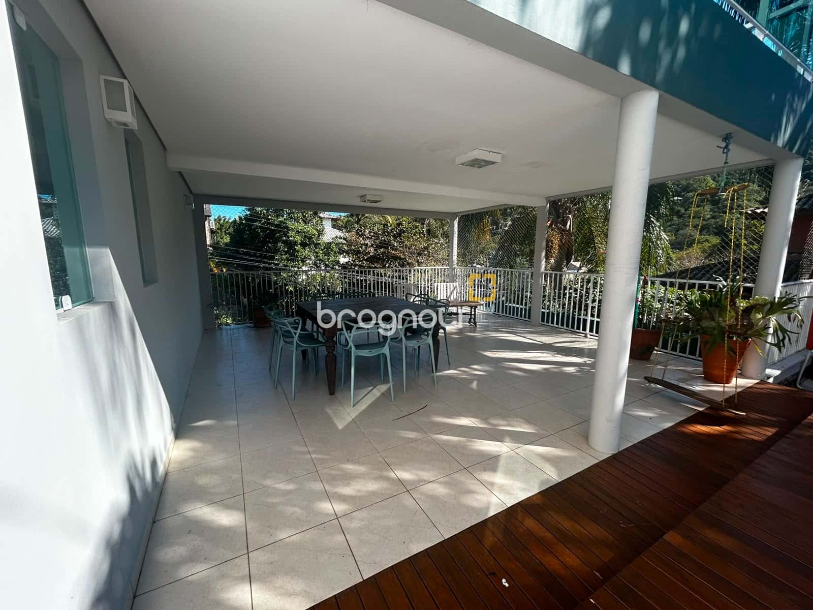 Casa Alto Padrão com Piscina e Acesso Privativo à venda no Rio Tavares – Florianópolis — foto principal