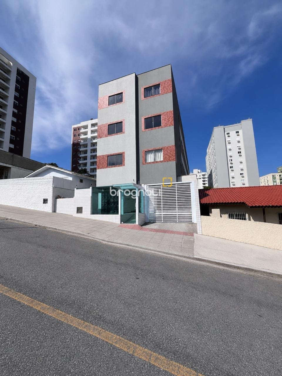 Prédio à venda em Barreiros, São José/SC — foto principal