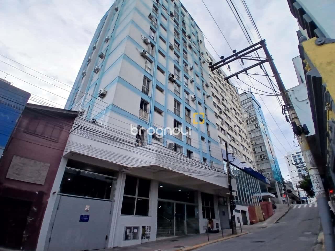 Apartamento à venda, 2quartos, Centro, reformado e mobiliado. — foto principal