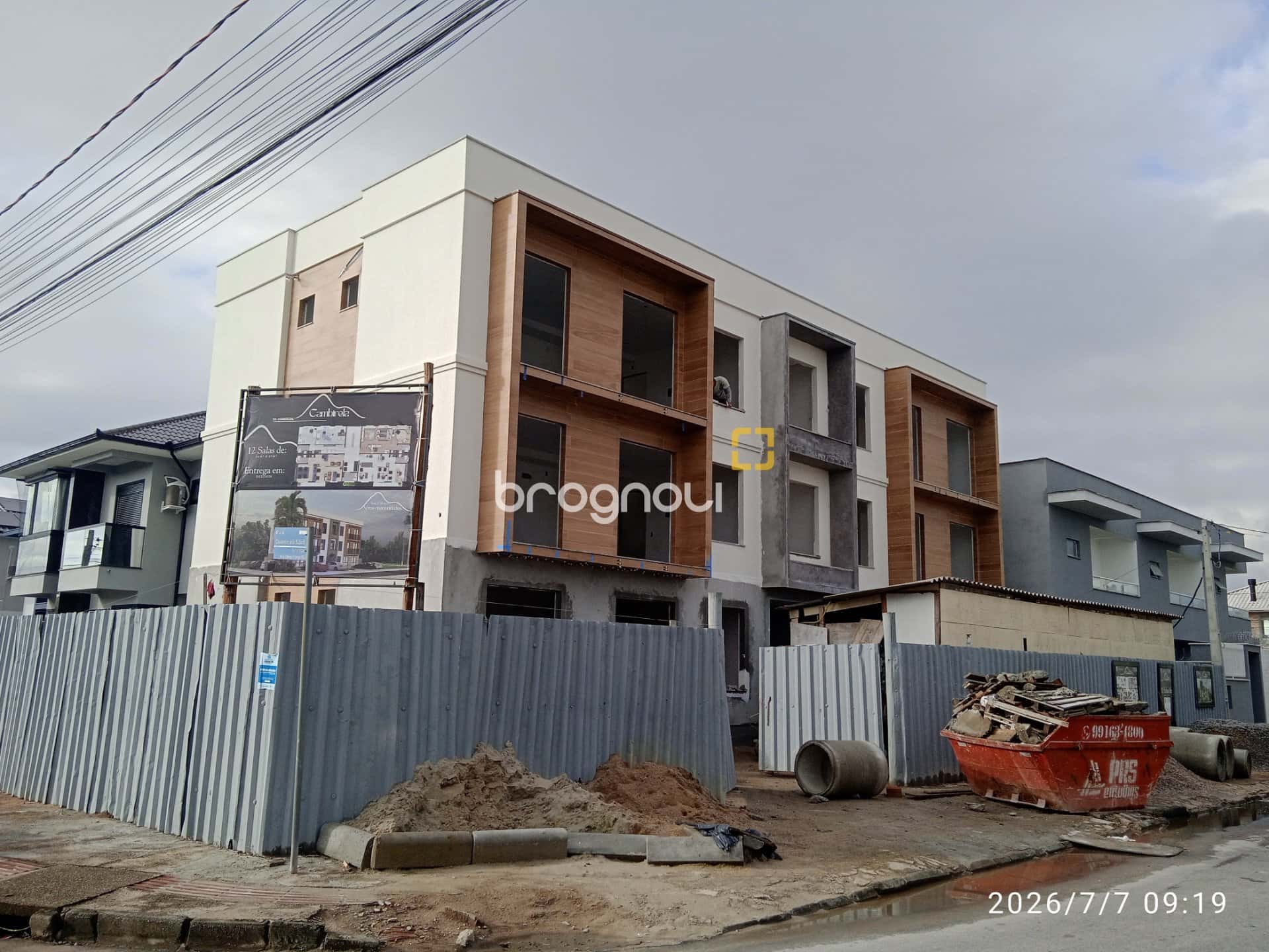 Brognoli Vende Sala Comercial na Barra do Aririú em Palhoça — foto principal