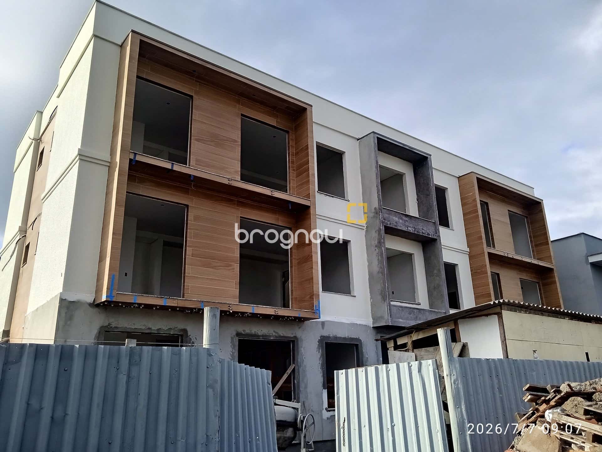 Brognoli Vende Sala Comercial na Barra do Aririú em Palhoça — foto principal