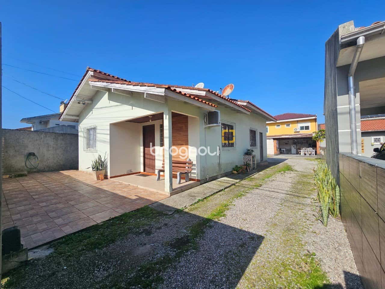 Casa Residencial para venda no bairro Areias, São José - SC — foto principal