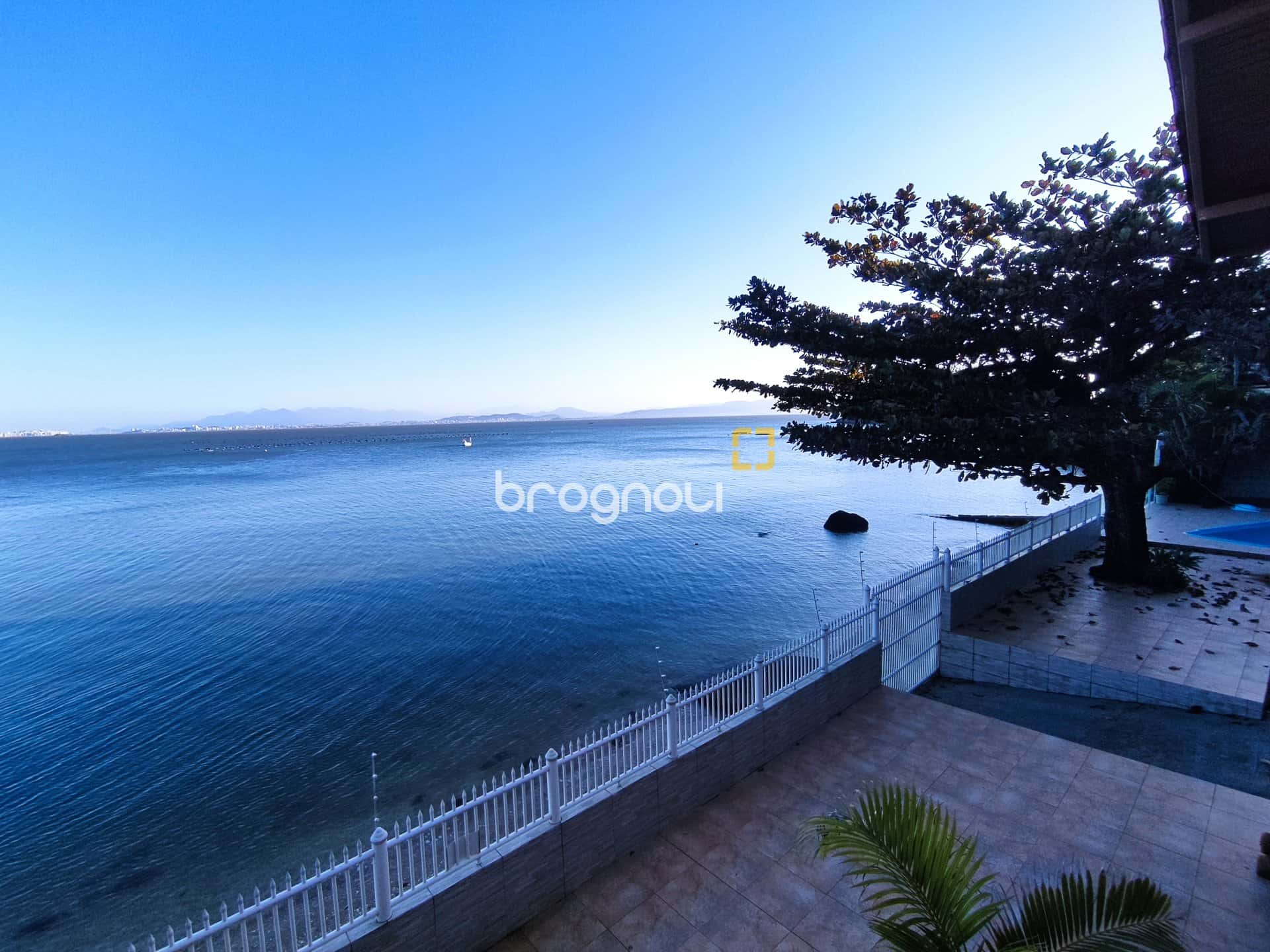 BROGNOLI VENDE - CASA RESIDENCIAL FRENTE MAR - PRAIA DO SAMBAQUI — foto principal