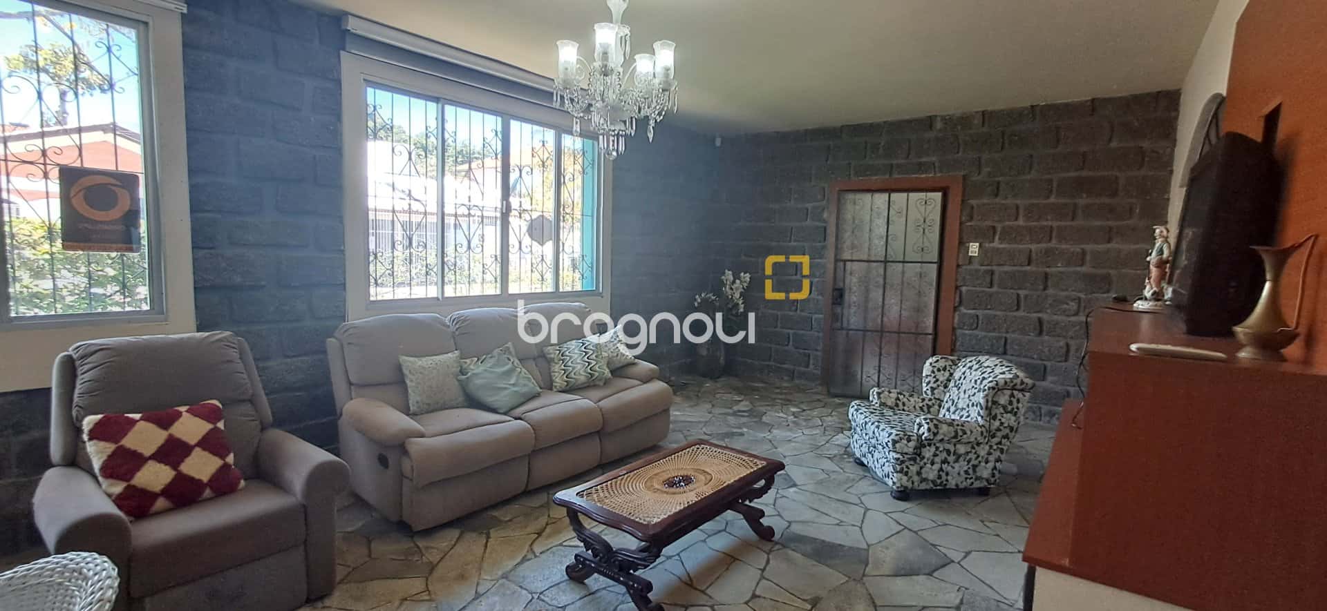 Ampla casa com 6 dormitórios em Canasvieiras — foto principal
