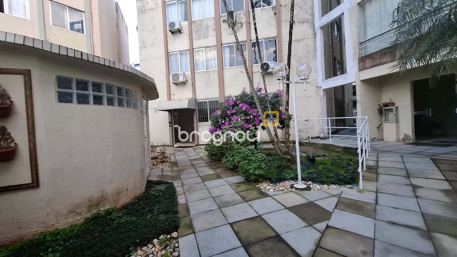 Kitnet à venda próxima à UFSC – Com vaga de garagem — foto principal