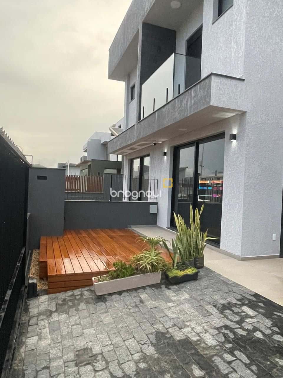Casa Contemporânea com 3 suítes, perto da praia com Loft Independente – Jardim Campeche | Florianópolis/SC — foto principal
