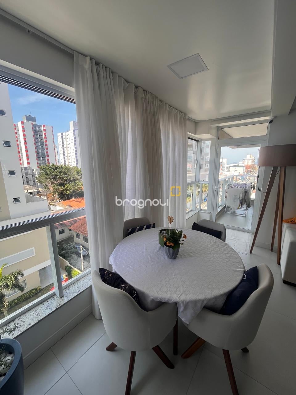Apartamento à venda em Kobrasol, São José/SC — foto principal